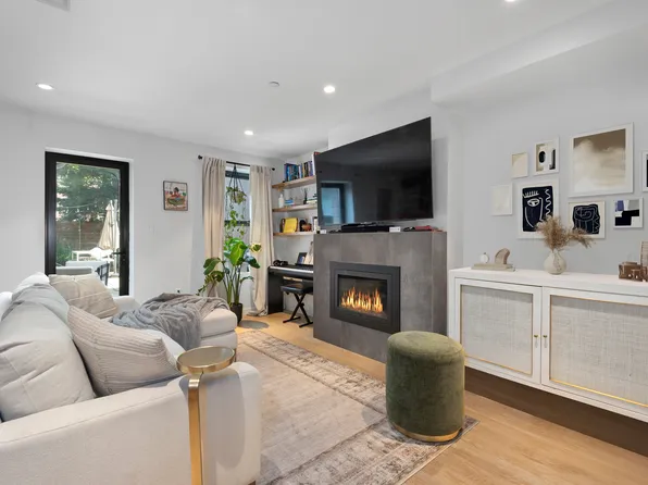 667 Putnam Avenue image 2 of 10