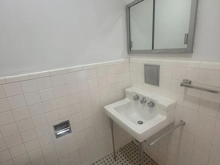 New King Edward Apartments — Photo 157