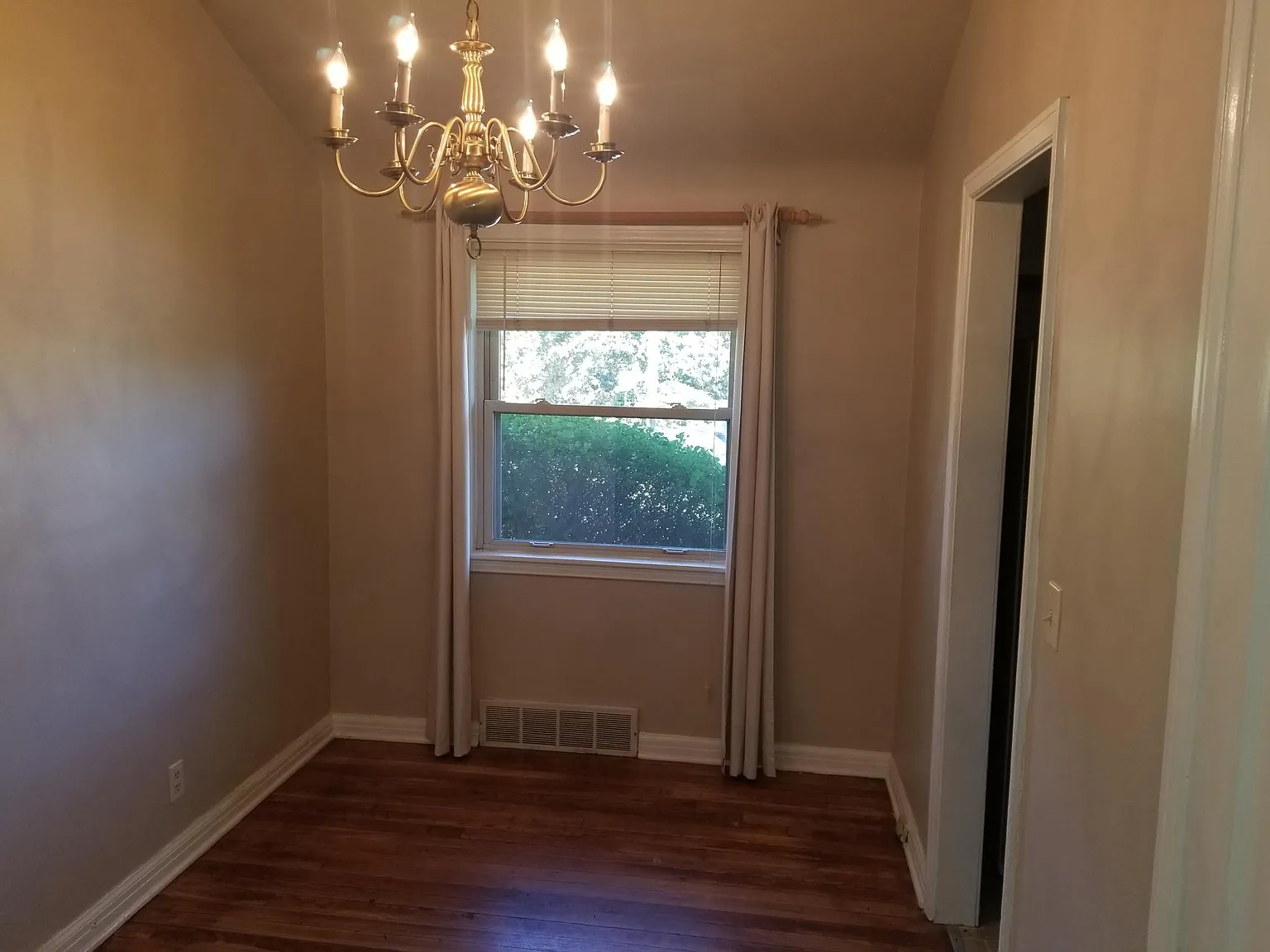 2 bed, 695 sqft, $1,650 — Photo 3