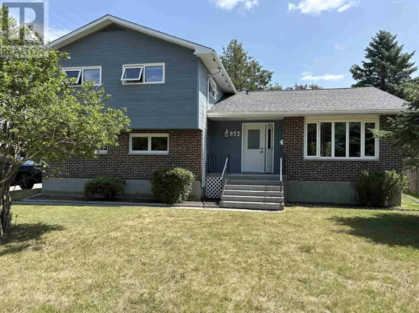 952 Russell Bay, Fort Frances, ON P9A 3N9