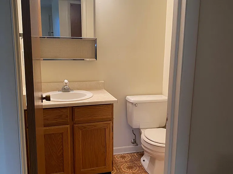 338 E Center St — Photo 12