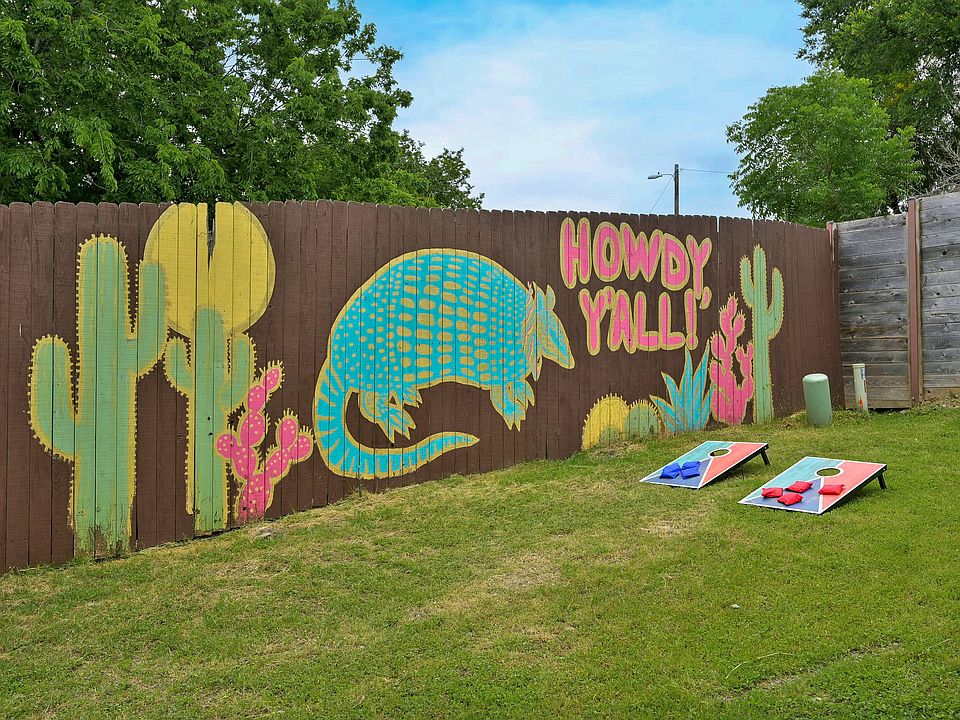 Quentissential Austin with an original retro mural which is restored from it's original time when Austin Greenhaus was actually known as the "Flamingo House"