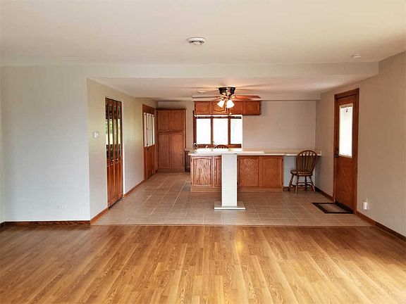 5th image of 17031 Robinhood Dr