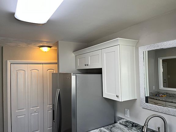 3rd image of 880 Cheyenne Dr