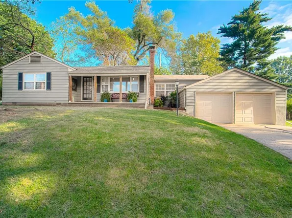 2600 W 50th Ter, Westwood, KS 66205