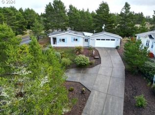 888 Wecoma Loop, Florence, OR 97439