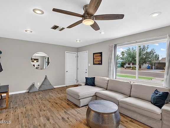 3rd image of 2309 W FLOWER Street