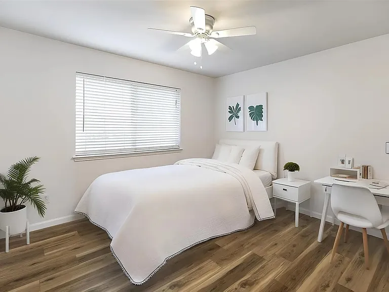 813 Silverbrook Dr — Photo 7