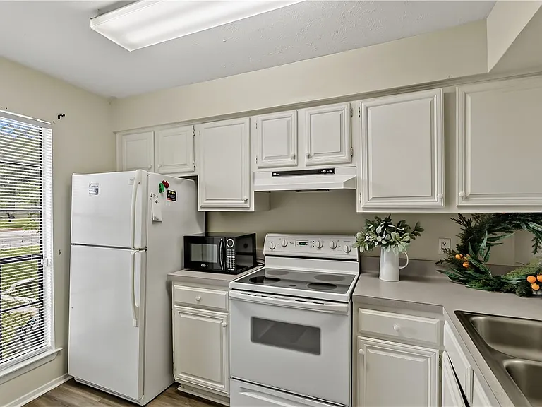 2523 Longmire Dr — Photo 15