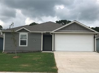 201 NW Pinwheel St, Gentry, AR 72734