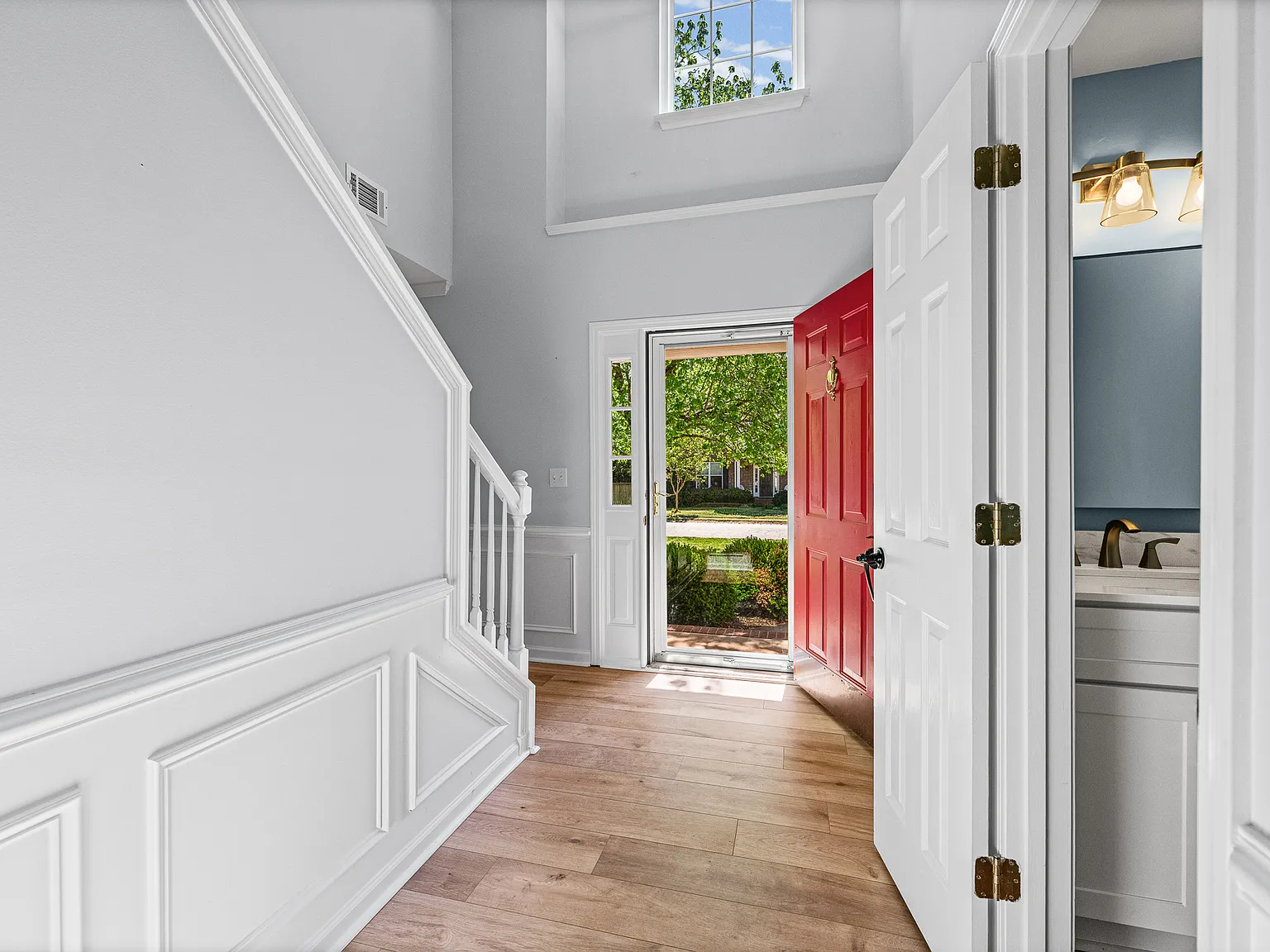 4 bed, 2.5 bath, 2048 sqft, $2,600 — Photo 3