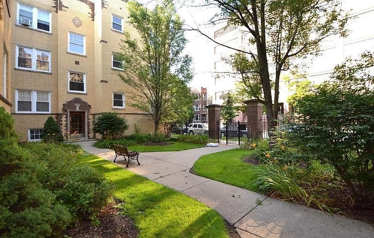 1st image of 4400-14 N Rockwell St #44063