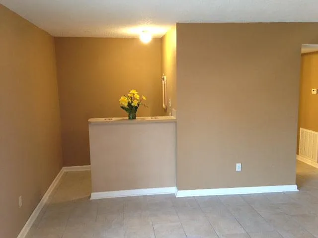 2333 Bellaire Ln — Photo 3