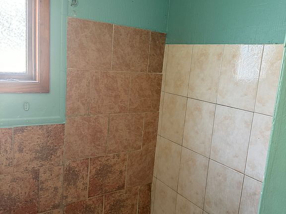5th image of 379 Northumberland Ave