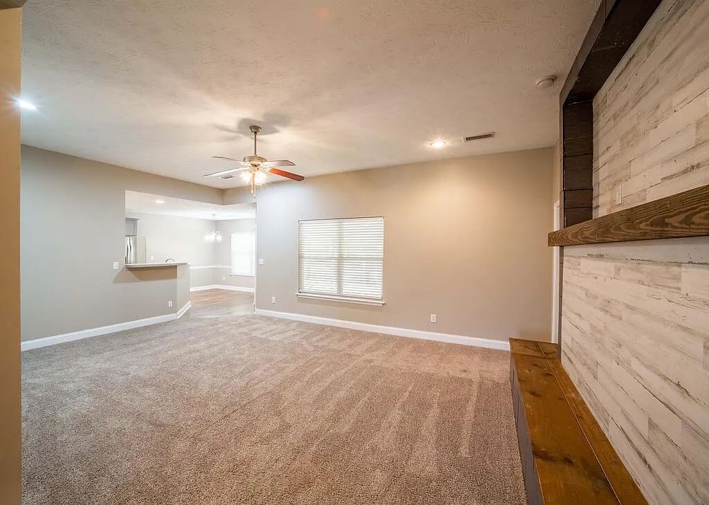 4 bed, 2.0 bath, 1754 sqft, $2,000 — Photo 3
