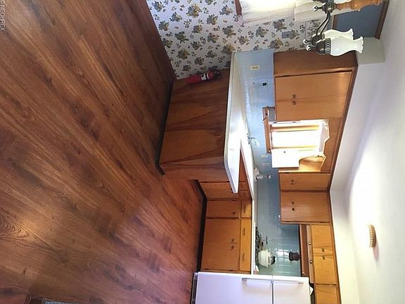 2nd image of 571 Moore Dr