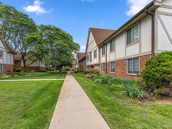 4th image of 30220 Southfield Rd