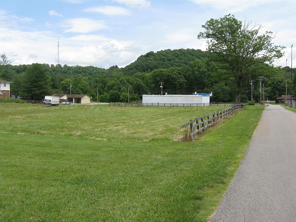 1st image of 10 Castle Village Dr