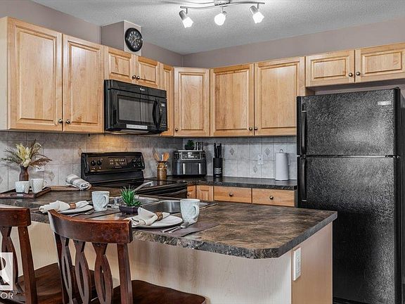 4th image of 4309 33rd St #412