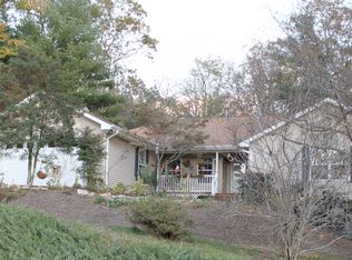 349 Piney Oak Hills Cir, Hendersonville, NC 28792