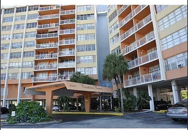 1st image of 2025 NE 164th St APT 719
