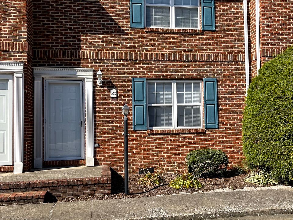 1st image of 20 Lexington Ct #2