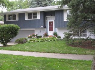 906 S Main St, Crown Point, IN 46307