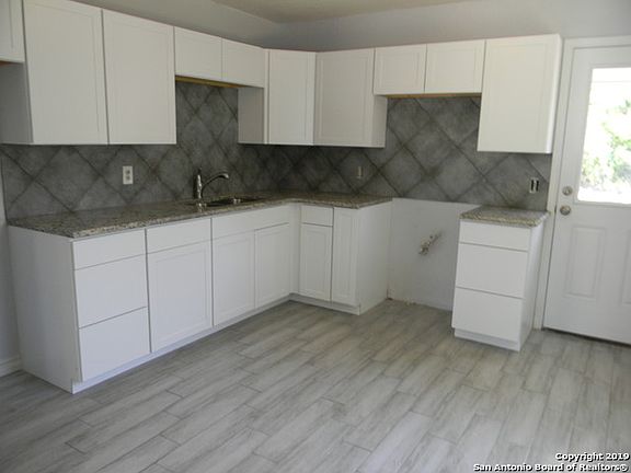 5th image of 4910 Zulema Ave