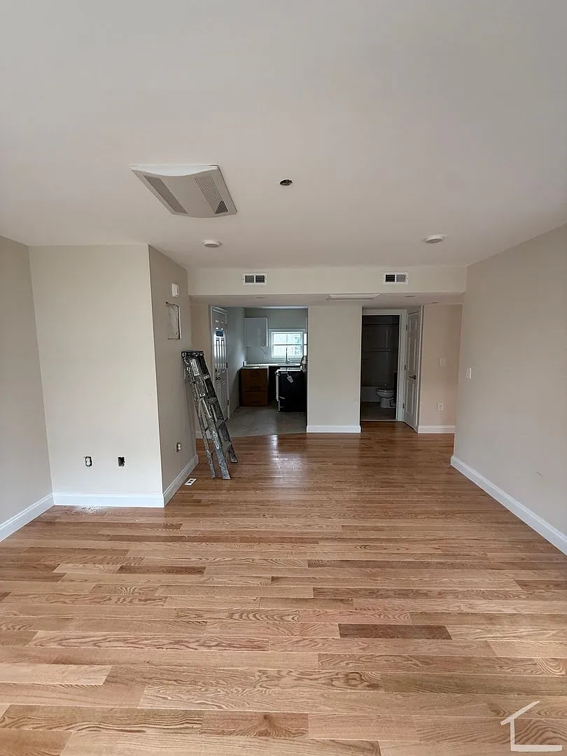 Brand new Listing in Allston Sept 15th move in — Photo 2
