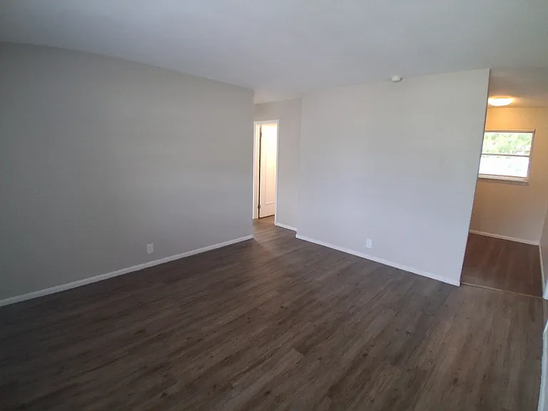 4104 Desoto Ave — Photo 8