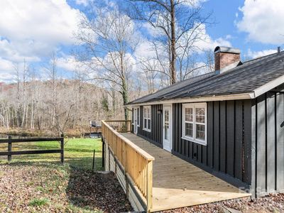 1420 W Lakeshore Dr, Landrum, SC, 29356