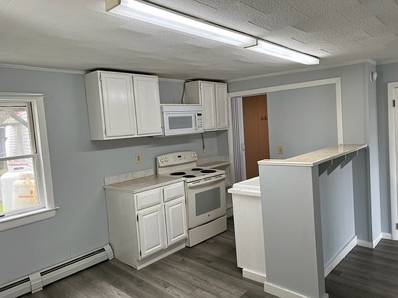 2nd image of 221-223 N Main St #1