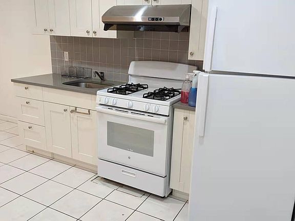 4th image of 114-35 Dalian Ct #B
