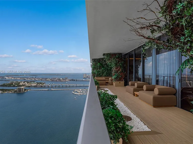 700 NE 24th St #Penthouse 5902 — Photo 25