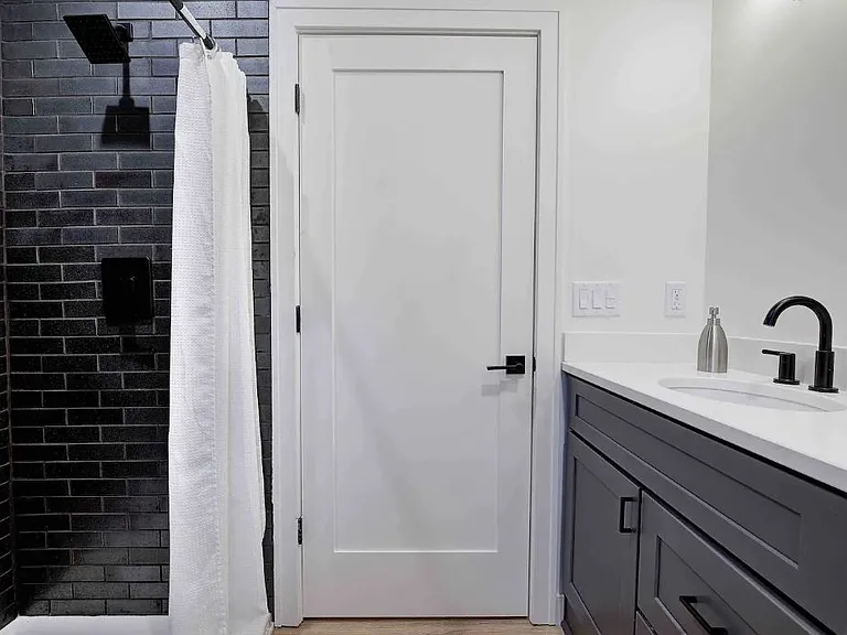 923 E Otjen St — Photo 13