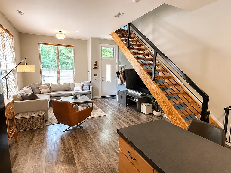 3229 Wesley Ave — Photo 7