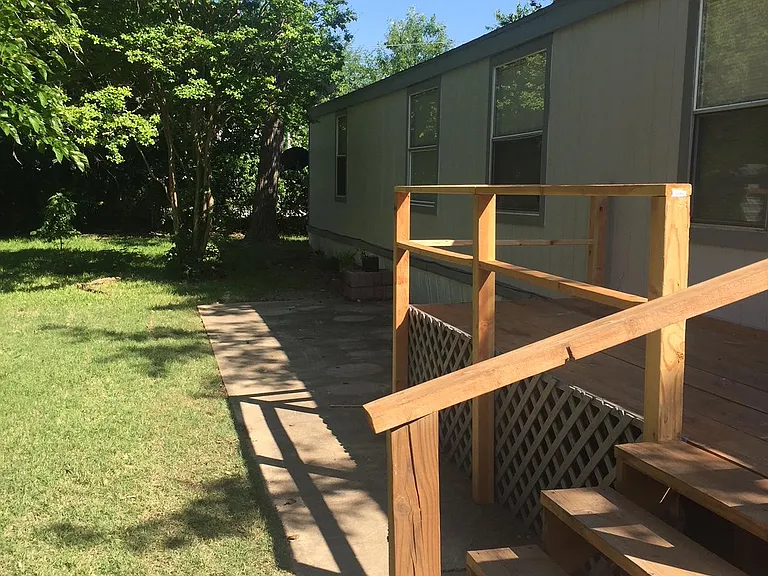 140 Bowles Ln — Photo 3
