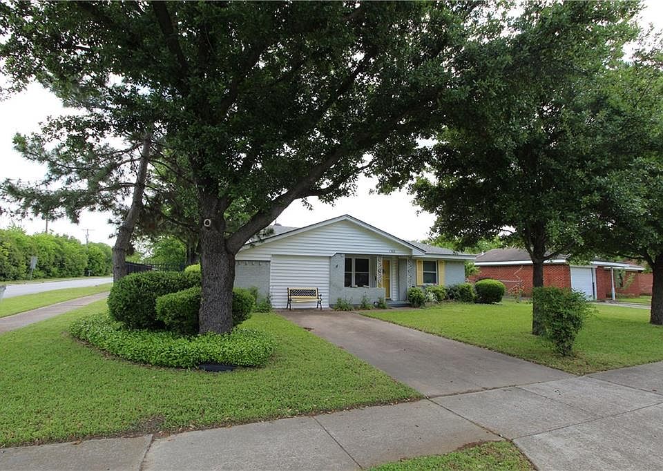 1st image of 1300 Douglas Dr