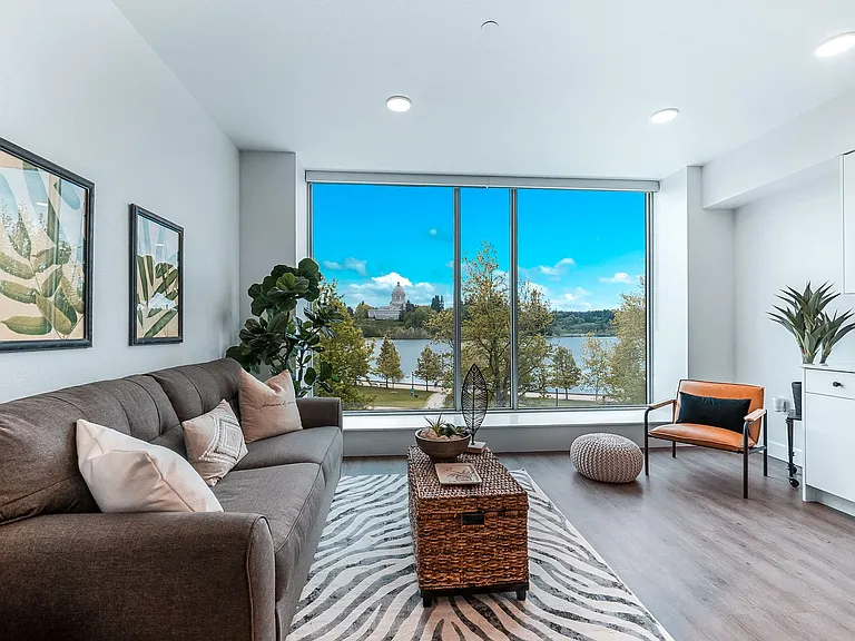 Views on Fifth — Photo 10