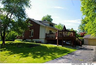 Corner lot detached 2 car gar