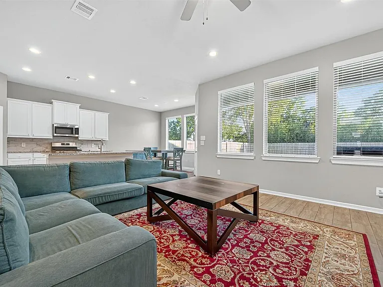2134 Bluegrass Ln — Photo 6