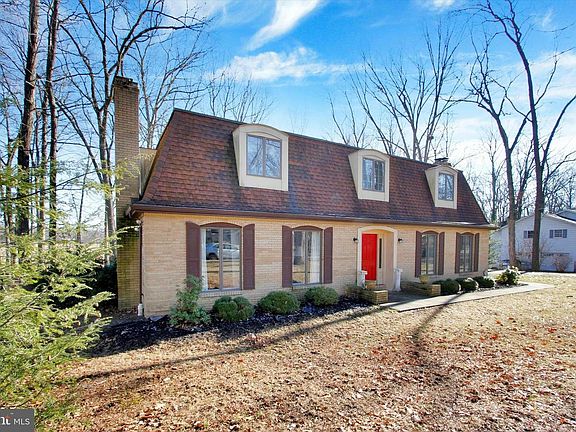 2nd image of 316 Oak Ln