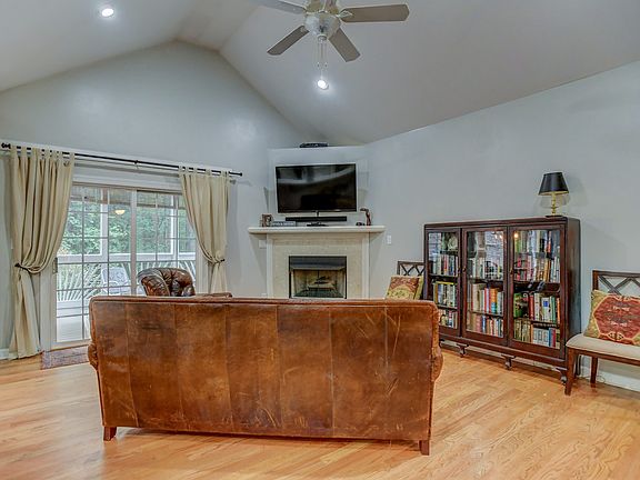 5th image of 129 Cicero Ln