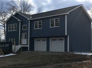 114 Hall Ln, Cranston, RI 02823