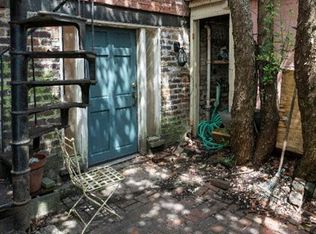 24 E State St, Savannah, GA 31401