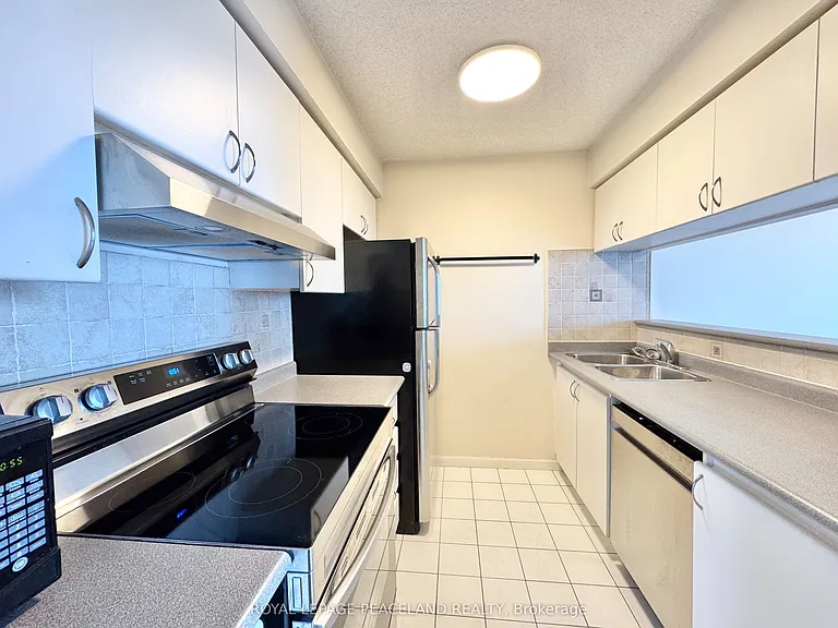 24 Wellesley St W #1709 — Photo 7