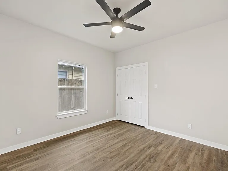 3105 W Jackson St — Photo 12