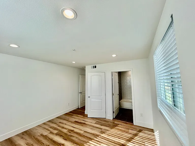 8418 S Main St — Photo 7