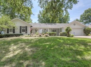 23 W Bridlespur Dr, Kansas City, MO 64114