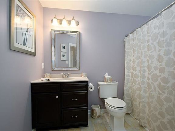 4th image of 315 Dirkshire Ct